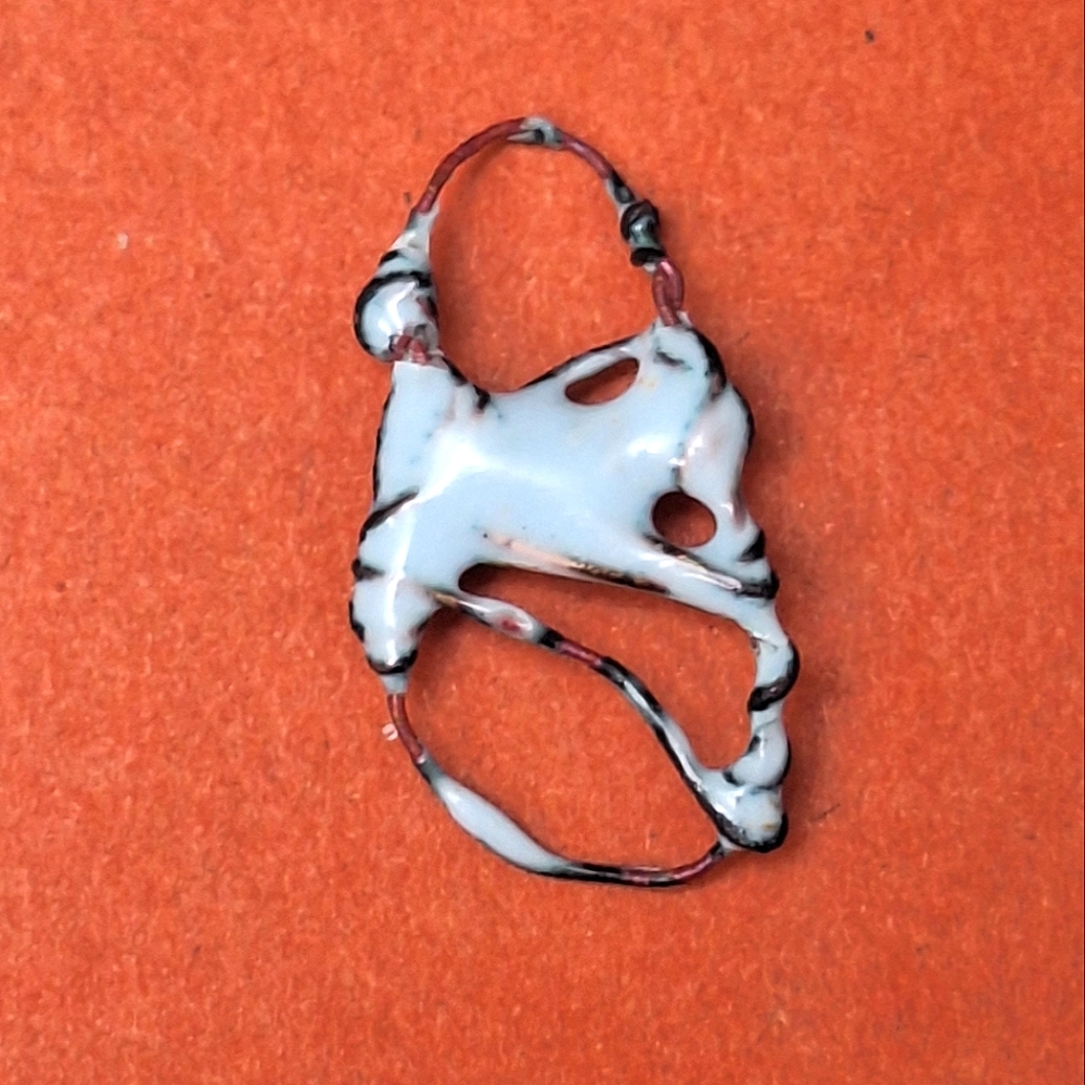 (2) Art, Wire Pendant - Picture 3 of 5